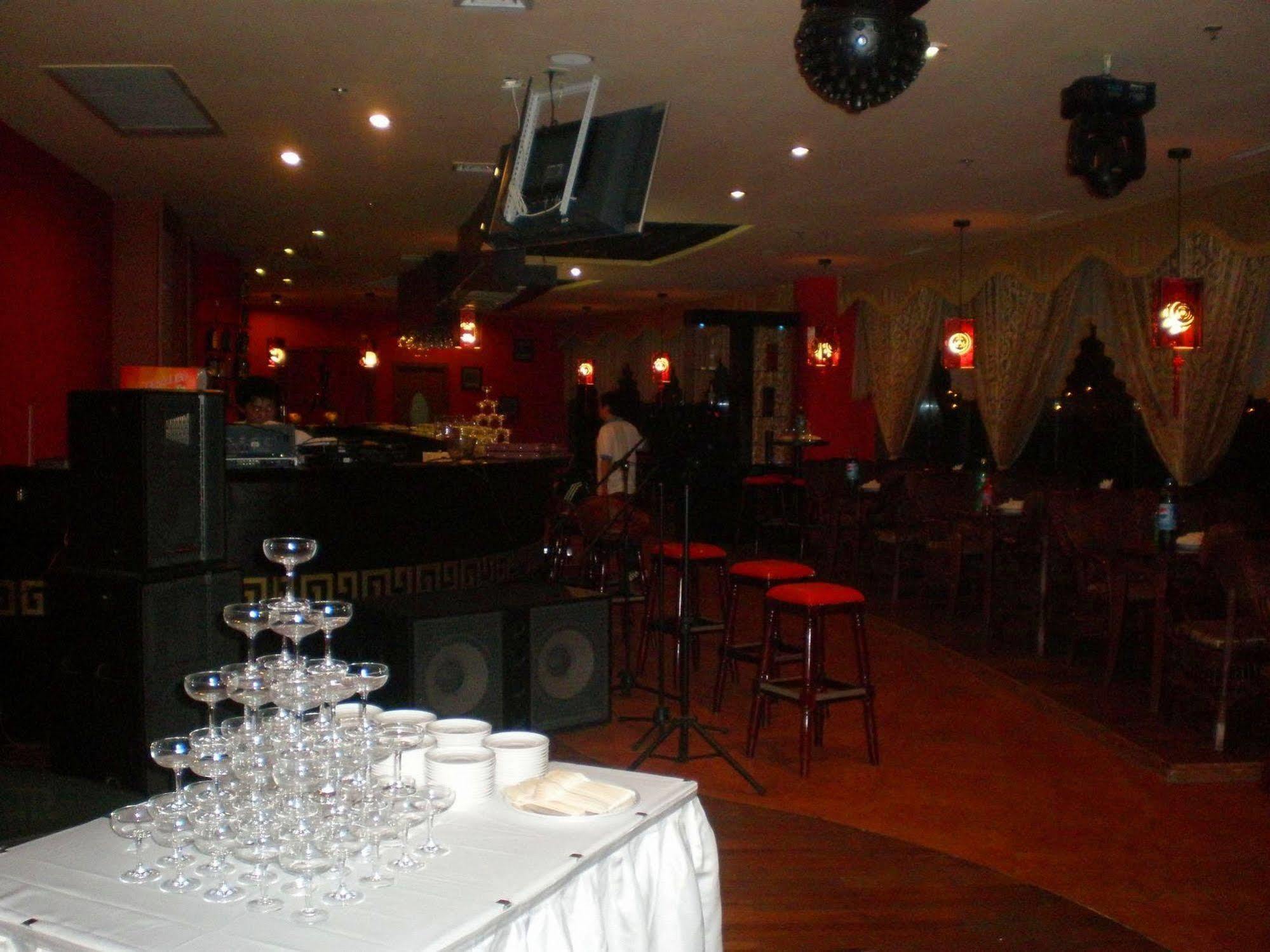 Great Tang Hotel Шанхай Екстериор снимка