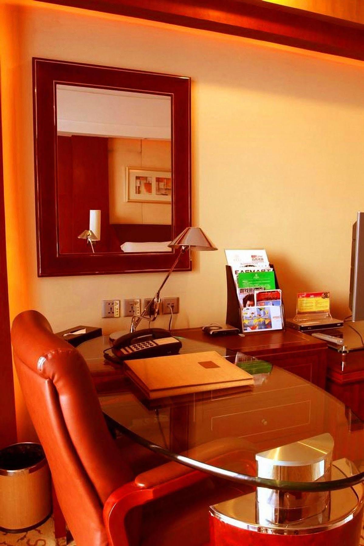Great Tang Hotel Шанхай Екстериор снимка