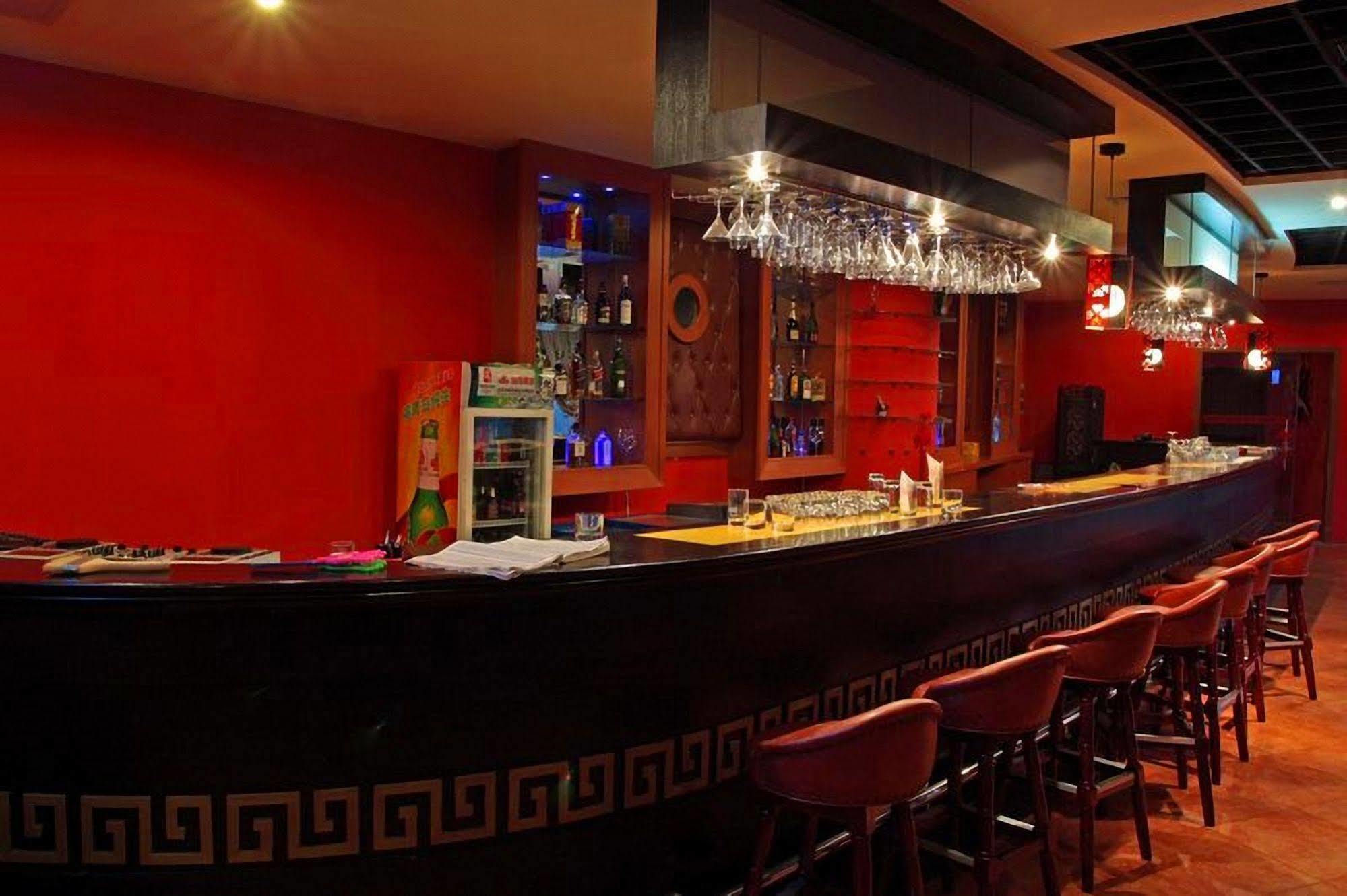 Great Tang Hotel Шанхай Екстериор снимка